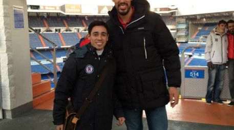 El basquetbolista y el jugador de Cruz Azul se encontraron en Madrid. TWITTER / @AyonGustavo