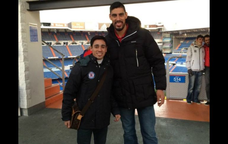 El basquetbolista y el jugador de Cruz Azul se encontraron en Madrid. TWITTER / @AyonGustavo