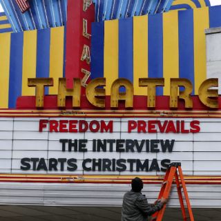 Franco y Rogen celebran lanzamiento de 'The Interview'