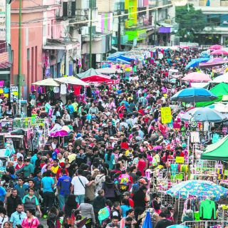 Navidad quintuplica ambulantes en el Centro