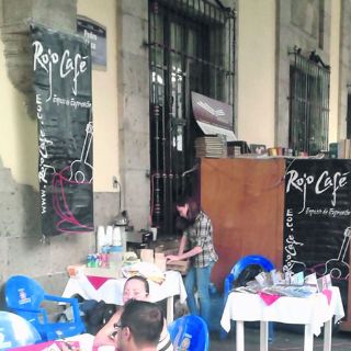 El Rojo Café se mantiene con 'respirador artificial'