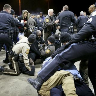 Varios arrestos tras protestas en Berkeley