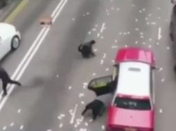 Aunque las autoridades pidieron a quienes se habían llevado los billetes que los devolvieran no hubo detenidos. YOUTUBE / Khánh Nguyen