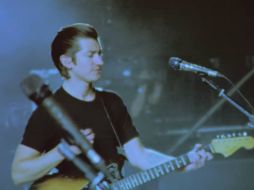 Dirigido por Ben Chappell, el material muestra los shows de Alex Turner y compañía arriba del escenario. YOUTUBE / Official Arctic Monkeys