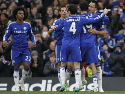 Con esta su decimocuarta victoria en el presente campeonato, el Chelsea queda arriba con 45 puntos. AFP / I. Kington