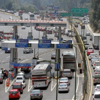 Colonos bloquean la México-Toluca contra Tren Interurbano