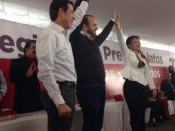 Villanueva, acompañado del aspirante que alguna vez dijo querer ser candidatos, Miguel Castro. TWITTER / @micasrey