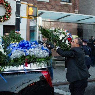 Comienza funeral de policía hispano en NY