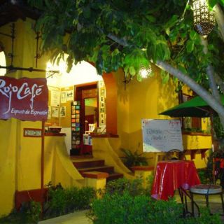 Rojo Café no cierra; el dueño prolonga su existencia