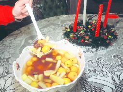 Un coctel de frutas que se mezcla entre sí para dar pie a una bebida llena de tradiciones. NTX / G. Ogam