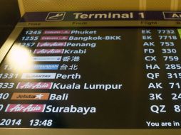 Autoridades indonesias, asistidas por AirAsia, han iniciado una operación de búsqueda y rescate de la aeronave. EFE /