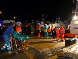 De los 478 pasajeros que viajaban a bordo, 161 ya han sido rescatados, según la Marina militar italiana. AP / I. Tortorella