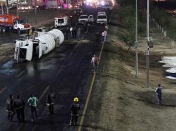La volcadura de una pipa en el kilómetro 224 de la autopista libre de México a Veracruz provocó el siniestro. EL INFORMADOR / ARCHIVO