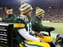 Aaron Rodgers aborda un carrito que lo lleva a los vestuarios. AFP / C. Graythen