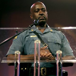 Policía de Ferguson es suspendido por comentario