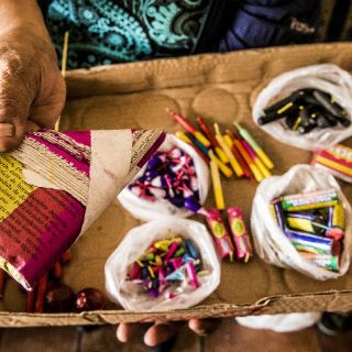 Exhortan a padres a evitar que menores jueguen con cohetes