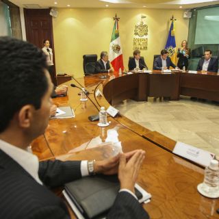 Estiman crecimiento del comercio exterior de México en 2015