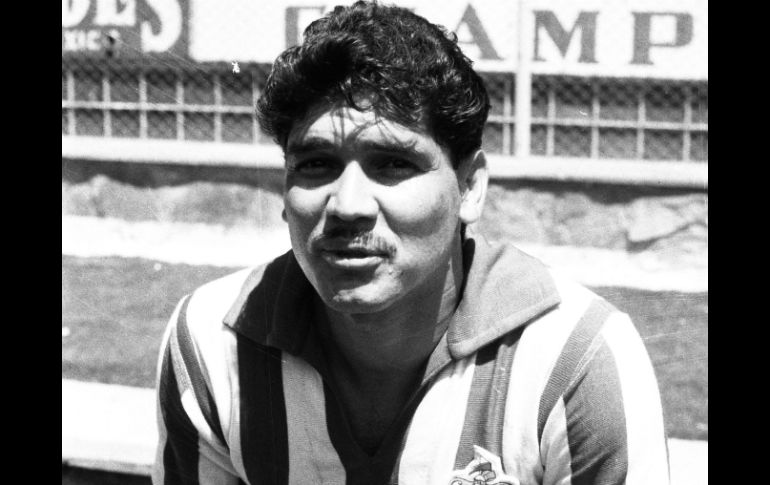 El también Seleccionado Nacional fue parte vital del Campeonísimo, anotando 122 goles, cifra hasta ahora inalcanzable en Chivas. EL INFORMADOR / ARCHIVO