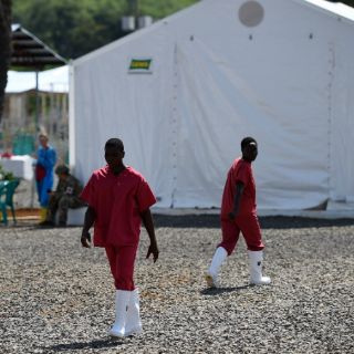 Liberia levanta orden de cremar a víctimas de ébola