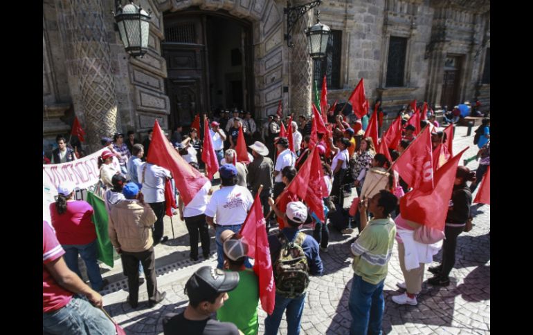Ayer martes, integrantes del Movimiento Antorchista realizaron una manifestación en el Centro de Guadalajara. EL INFORMADOR / F. Atilano