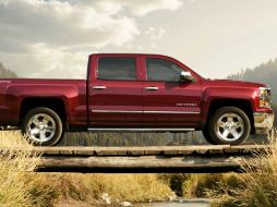 La camioneta marca Chevrolet-Cheyenne, color guinda de lujo, cuesta más de medio millón de pesos. ESPECIAL / chevrolet.com.mx