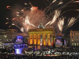A la mayoría de los alemanes les gusta recibir el año con espectáculos pirotécnicos. AP / ARCHIVO