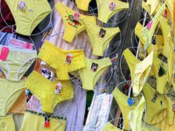 Entre los rituales más comunes está el usar prendas de color amarillo para la atracción de dinero. EL INFORMADOR / ARCHIVO