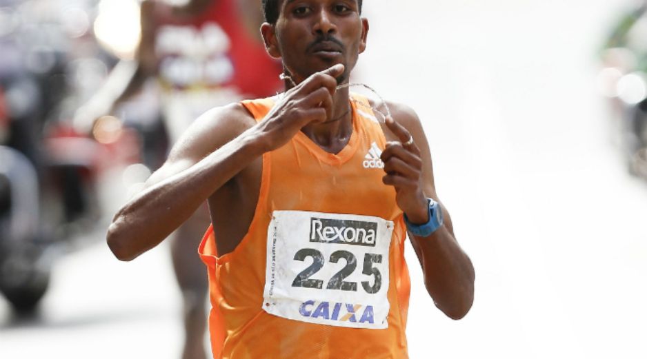 Admasu recorrió los 15 kilómetro sen 45:04 y se llevó el primer puesto. AFP / M. Schincariol