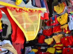 La lencería roja o amarilla es otro de los artículos con gran demanda durante estas fechas. NTX / ARCHIVO