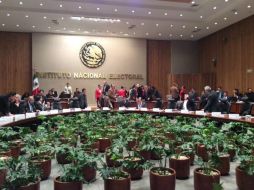 Integrantes de la Comisión de Quejas y Denuncias determinaron otorgar las medidas cautelares para la suspensión. TWITTER / @INEMexico