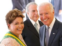 Dilma Rousseff saluda al vicepresidente de los Estados Unidos, Joe Biden. AP / E. Peres