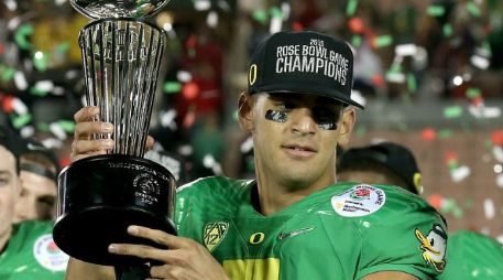 Marcus Mariota y Oregon convirtieron una avalancha de errores de Florida State en una montaña de puntos. AFP / S. Dunn