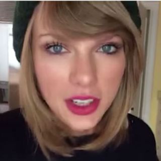 Taylor Swift sorprende a sus fans en Navidad