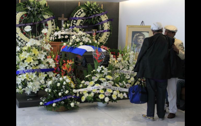 Amigos y familiares despiden a la bailarina; instituciones envian algunos arreglos florales. SUN / A. Salinas