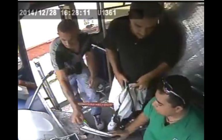 Con pistola en mano, dos hombres asaltan a un chofer de transporte público en la colonia San Eugenio FACEBOOK / Mtz Alejandro JP