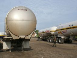 En un predio se localizaron tres cisternas con capacidad para dos mil litros de gasolina. NTX / ARCHIVO