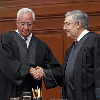 Peña Nieto felicita al nuevo presidente de la SCJN