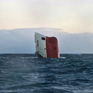 Naufragio en Escocia deja ocho desaparecidos