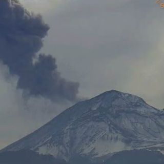 Captan explosión del volcán Popocatépetl