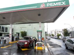 Garza Galván explicó que de 1980 a 1990 el precio de las gasolinas creció 4.186%. EL INFORMADOR / ARCHIVO