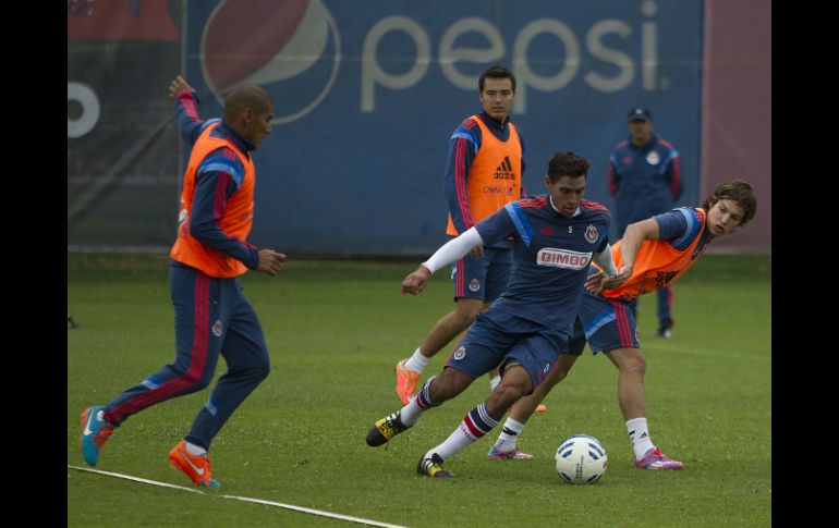 El entrenamiento que realizó Chivas fue ligero y básicamente consistió en trabajo a espacios reducidos. EL INFORMADOR / J. Mendoza