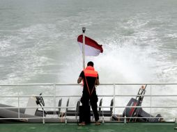 El mal clima ha dificultado localizar partes de la aeronave y recuperar los 125 cadáveres. EFE / B. Indahono