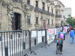 SIN VISITAS. Todavía ayer estuvo cerrado el acceso al Palacio de Gobierno, por el plantón de antorchistas. EL INFORMADOR / M. Vargas