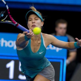 Eugenie Bouchard sorprende a Serena Williams