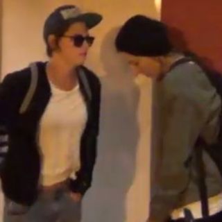 Captan a Kristen Stewart muy cariñosa con amiga
