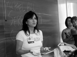 La escritora es conocida por dar voz a jóvenes como ella que luchaban en medio de dos culturas. FACEBOOK / Michele Serros