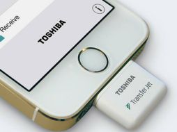 El adaptador funciona para dispositivos con iOS, los usuarios de Windows y Android pueden utilizar esta tecnología con adaptadores USB. FACEBOOK / Toshiba de México