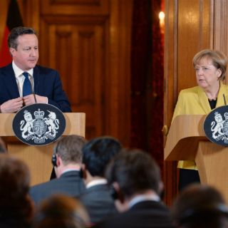 Este es un día trágico para Francia: Merkel y Cameron