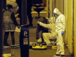 Otro medio indica que se ha podido identificar a los sospechosos por un carné de identidad hallado en el vehículo donde huyeron. AP / F. Mori