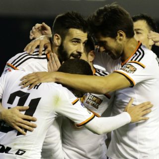 Valencia supera a un complicado Espanyol